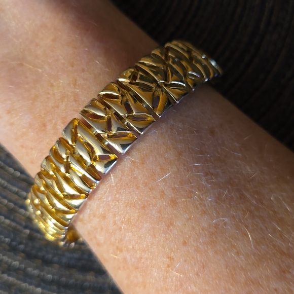 Vintage Goldtone Modernist Bangle Bracelet - Picture 4 of 7